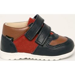 Mrugała - Buty dziecięce. Czarne trampki chłopięce Mrugała, bez wzorów, ze skóry, sportowe, bez zapięcia. W wyprzedaży za 179,90 zł.