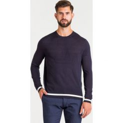 SWETER Emporio Armani. Niebieskie swetry męskie Emporio Armani, xxl, bez wzorów, z wełny, z okrągłym kołnierzem, bez kaptura. Za 677,40 zł.
