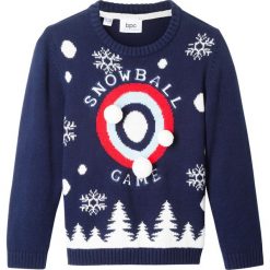 Sweter w płatki śniegu bonprix niebieski. Niebieskie swetry chłopięce bonprix, na zimę, z aplikacjami, bez kołnierzyka. Za 69,99 zł.