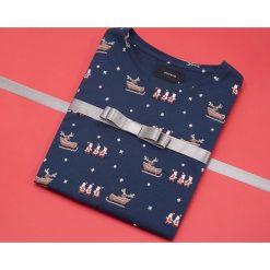T-shirt ze świątecznym motywem - Granatowy. Niebieskie t-shirty męskie Reserved, s, bez wzorów, wizytowe, bez kołnierzyka. Za 49,99 zł.