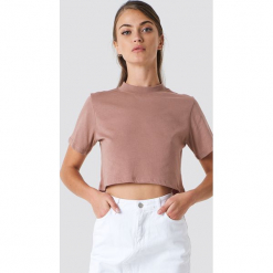 NA-KD Krótki t-shirt - Pink. Różowe t-shirty damskie marki NA-KD, z okrągłym kołnierzem. Za 52,95 zł.