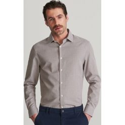Wzorzysta koszula regular fit - Brązowy. Pomarańczowe koszule męskie Reserved, m, bez wzorów, bez kołnierzyka, bez rękawów. Za 119,99 zł.