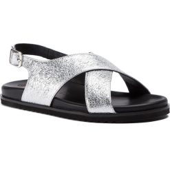 Sandały SOLO FEMME - 82604-01-I51/000-07-00 Srebrny. Klapki damskie Solo Femme. W wyprzedaży za 289,00 zł.