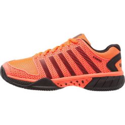 KSWISS HYPERCOURT EXPRESS HB Obuwie do tenisa Outdoor neon blaze/black. Czerwone buty trekkingowe męskie marki K-SWISS, z gumy, outdoorowe. W wyprzedaży za 471,20 zł.