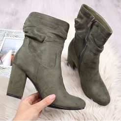 Botki damskie na słupku khaki S.Barski - zielony. Brązowe botki damskie S.barski, bez obcasa, na słupku, bez zapięcia. Za 125,99 zł.