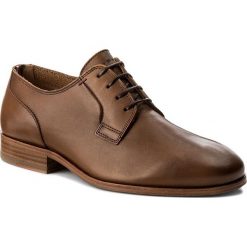 Półbuty TOMMY HILFIGER - Bennett 1A FM0FM00549 Cognac 606. Brązowe półbuty skórzane męskie marki TOMMY HILFIGER, na sznurówki. W wyprzedaży za 419,00 zł.