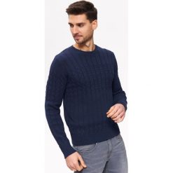 Sweter z przeplotami. Niebieskie swetry męskie Top Secret, na lato, m, bez wzorów, z dzianiny, klasyczne, z okrągłym kołnierzem, bez kaptura. W wyprzedaży za 39,99 zł.