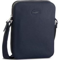 Saszetka LACOSTE - Vertical Camera Bag NH2814CE Peacoat 021. Niebieskie torby męskie skórzane Lacoste, bez wzorów, ze skóry, młodzieżowe. Za 579,00 zł.