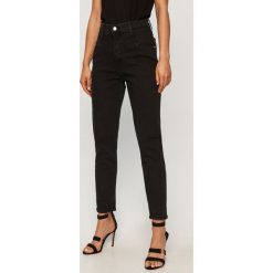 Calvin Klein Jeans - Jeansy Mom Jean. Czarne jeansy damskie Calvin Klein Jeans, z podwyższonym stanem. Za 449,90 zł.