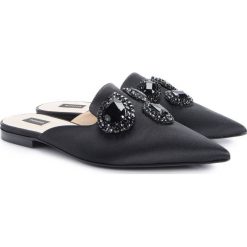 Pinko Klapki "Arancia". Czarne kapcie męskie Pinko, z aplikacjami, z materiału. Za 399,00 zł.