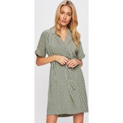 Vero Moda - Sukienka. Zielone sukienki damskie Vero Moda, s, bez wzorów, z poliesteru, bez kołnierzyka, z krótkim rękawem, krótkie, mini, rozkloszowane. W wyprzedaży za 79,90 zł.
