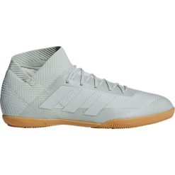 Buty halowe adidas Nemeziz Tango 18.3 In M DB2197. Białe buty sportowe męskie Adidas, z gumy, bez zapięcia, do piłki nożnej. W wyprzedaży za 389,00 zł.