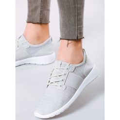 Szare Buty Sportowe Athletically. Buty sportowe damskie Born2be. Za 59,99 zł.