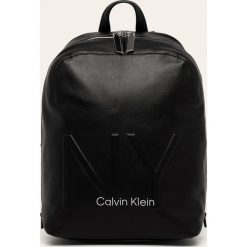 Calvin Klein - Plecak. Czarne plecaki damskie Calvin Klein, z nadrukiem, ze skóry ekologicznej. Za 649,90 zł.
