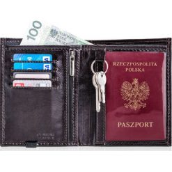 Skórzany portfel męski na paszport SOLIER SW07 ciemnobrązowy - Brązowy. Pomarańczowe portfele męskie Solier, bez wzorów, ze skóry. Za 99,99 zł.