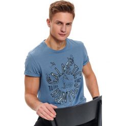 T-shirt z nadrukiem. Niebieskie t-shirty męskie Top Secret, na wiosnę, xl, z nadrukiem, z bawełny, klasyczne, z okrągłym kołnierzem, krótkie. Za 29,99 zł.