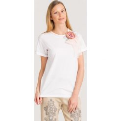 T-SHIRT TWINSET. Białe t-shirty damskie Twinset, s, z aplikacjami, z bawełny, z okrągłym kołnierzem. Za 311,40 zł.