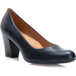 Buty damskie. Niebieskie czółenka damskie Wittchen, bez wzorów, ze skóry, na wysokim obcasie, na obcasie. W wyprzedaży za 189,90 zł.