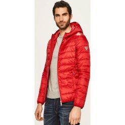 Guess Jeans - Kurtka. Żółte płaszcze męskie Guess Jeans, s, z aplikacjami, z poliesteru, krótkie, z kapturem. Za 739,90 zł.