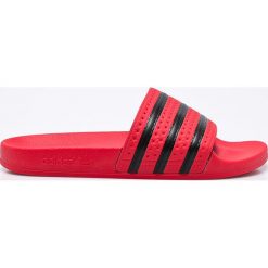 Adidas Originals - Klapki. Czerwone kapcie męskie marki adidas Originals, z gumy. W wyprzedaży za 159,90 zł.