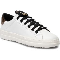 Sneakersy GEOX - D Pontoise E D94FEE 00085 C1000 White. Białe półbuty damskie Geox, na co dzień, bez wzorów, ze skóry ekologicznej, bez obcasa, na płaskiej podeszwie, bez zapięcia. W wyprzedaży za 279,00 zł.