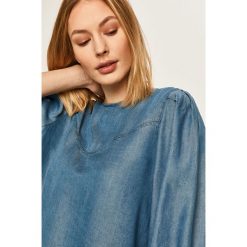 Answear - Bluzka. Niebieskie bluzki damskie ANSWEAR, na co dzień, s, z aplikacjami, z bawełny, casualowe, z okrągłym kołnierzem, bez rękawów. W wyprzedaży za 99,90 zł.