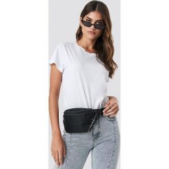 NA-KD Accessories Torba saszetka Canvas - Black. Czarne torebki klasyczne damskie marki NA-KD Accessories, w paski. Za 121,95 zł.