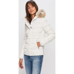 Calvin Klein Jeans - Kurtka. Białe kurtki damskie Calvin Klein Jeans, s, bez wzorów, z poliesteru, krótkie. W wyprzedaży za 699,90 zł.