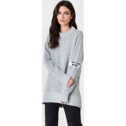 Rut&Circle Sweter Winnie - Grey. Szare bez kategorii marki Rut&Circle, z aplikacjami, z dzianiny. W wyprzedaży za 70,97 zł.