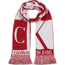 Szal Calvin Klein Jeans J Mirror Monogram Scarf K50K505330. Czerwone szaliki damskie Calvin Klein Jeans, bez wzorów, z jeansu. W wyprzedaży za 189,00 zł.
