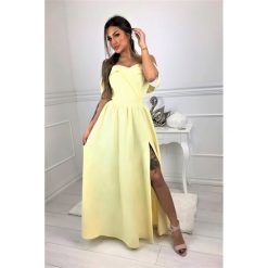 Sukienka maxi z głębokim rozcięciem żółty. Żółte sukienki damskie Tagless, bez wzorów, z poliesteru, bez kołnierzyka, bez rękawów, maxi. Za 328,93 zł.