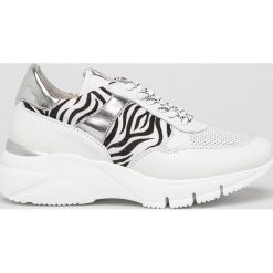 Tamaris - Buty. Białe buty sportowe damskie Tamaris, bez wzorów, ze skóry, sportowe. W wyprzedaży za 219,90 zł.