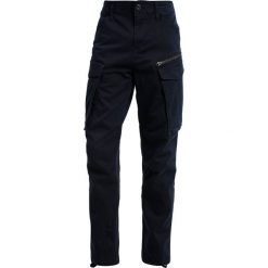 GStar ROVIC ZIP 3D STRAIGHT TAPERED Bojówki dark blue. Niebieskie spodnie męskie marki G-Star, m, bez wzorów, z elastanu. Za 469,00 zł.