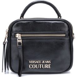 Versace Jeans Couture Cross body bag Czarny. Czarne torebki klasyczne damskie Versace Jeans Couture, w paski, z jeansu, z breloczkiem. Za 817,95 zł.