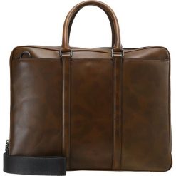 Coach METROPOLITAN SLIM BRIEF Aktówka saddle wild beast. Brązowe torby na laptopa Coach, małe. Za 3049,00 zł.