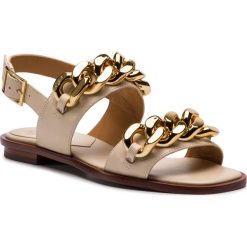 Sandały TORY BURCH - Adrien Sandal 54579 Dulce De Leche 215. Brązowe klapki damskie Tory Burch, z aplikacjami, ze skóry, bez obcasa, na obcasie. Za 1449,00 zł.