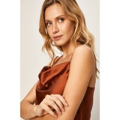 Jacqueline de Yong - Bluzka. Pomarańczowe bluzki damskie Jacqueline de Yong, na co dzień, bez wzorów, z elastanu, bez kołnierzyka, bez rękawów. W wyprzedaży za 44,90 zł.