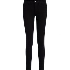 Jeansy Slim Fit Calvin Klein Jeans J20J207800. Czarne jeansy damskie Calvin Klein Jeans. W wyprzedaży za 239,00 zł.