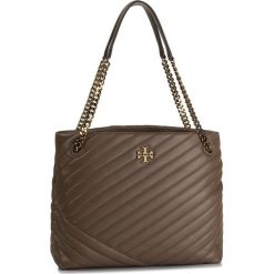 Torebka TORY BURCH - Kira Chevron Tote 56757 Classic Taupe 294. Pomarańczowe torebki klasyczne damskie Tory Burch, bez wzorów, ze skóry, eleganckie, bez dodatków. W wyprzedaży za 2039,00 zł.