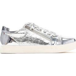 Srebrne Buty Sportowe Tilly. Szare buty sportowe damskie Born2be, bez wzorów, ze skóry, sportowe. Za 29,99 zł.