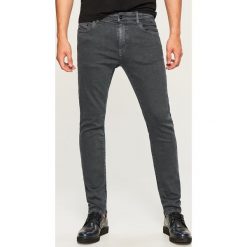 Jeansy slim fit - Szary. Szare jeansy męskie relaxed fit Reserved. Za 129,99 zł.