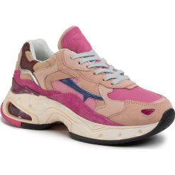Sneakersy PREMIATA - Sharky 027 Pink. Różowe półbuty damskie Premiata, na co dzień, bez wzorów, z zamszu, bez obcasa, na płaskiej podeszwie, bez zapięcia. W wyprzedaży za 979,00 zł.