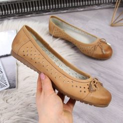 Baleriny damskie skórzane ażurowe camel Dolce Pietro - cappucino. Brązowe baleriny damskie Dolce Pietro, bez wzorów, bez obcasa. Za 179,99 zł.