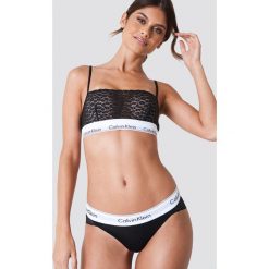 Calvin Klein Majtki z koronką - Black. Czarne stroje kąpielowe dwuczęściowe damskie marki Calvin Klein, z koronki. Za 104,95 zł.