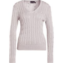 Polo Ralph Lauren KIMBERLY Sweter stone grey. Szare swetry klasyczne damskie marki Polo Ralph Lauren, l, z bawełny. Za 589,00 zł.