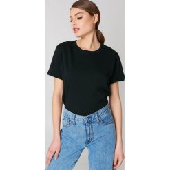 NA-KD Basic T-shirt oversize - Black. Czarne t-shirty damskie marki NA-KD Basic, bez wzorów, z bawełny, bez kołnierzyka. Za 52,95 zł.