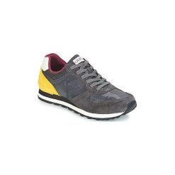 Buty Guess CHARLIE. Szare trampki męskie Guess, z aplikacjami, bez zapięcia. Za 303,20 zł.