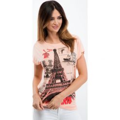Łososiowy t-shirt z aplikacją 1676. Różowe t-shirty damskie marki Fasardi, z aplikacjami. Za 19,00 zł.
