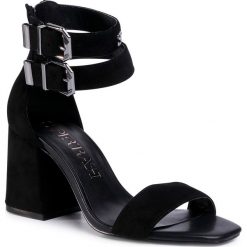 Sandały SUPERTRASH - Ayla Sue W 2011 043403 Black 0999. Czarne klapki damskie SuperTrash, bez wzorów, z materiału, bez obcasa. W wyprzedaży za 229,00 zł.