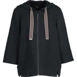 Bluza Persona by Marina Rinaldi Cava 1042039. Niebieskie bluzy damskie Persona by Marina Rinaldi, bez wzorów, z bawełny, bez rękawów, bez kaptura. W wyprzedaży za 539,00 zł.